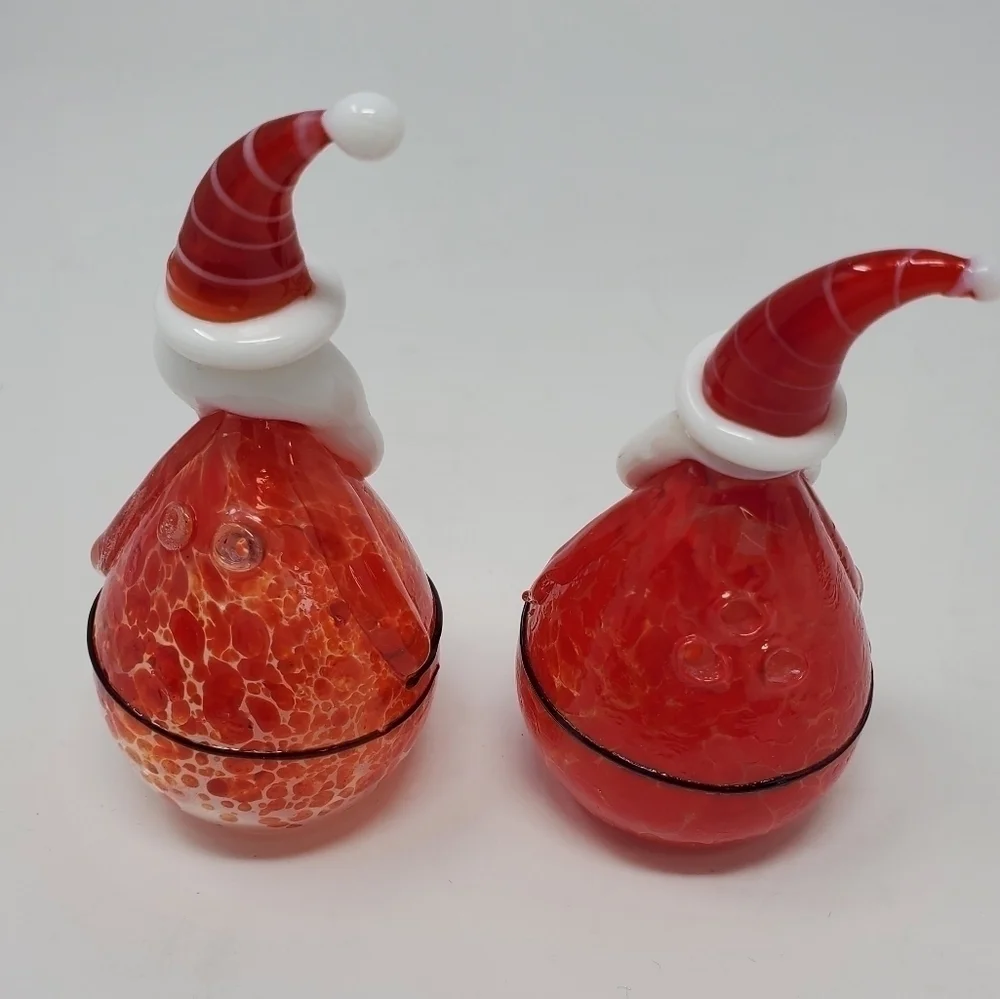 PIER 1 IMPORTS RED ART GLASS SANTA CLAUS SALT & PEPPER SHAKERS WITH ORIGINAL BOX